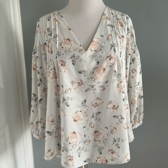 Skies Are Blue Floral Top - Picture 9 of 15